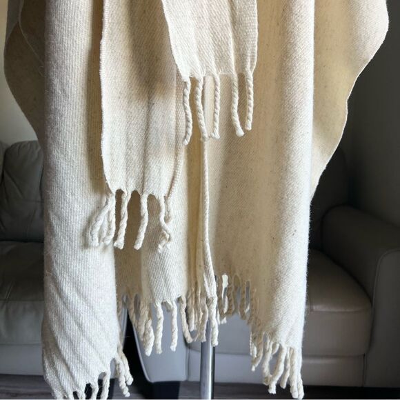 Pure Wool Boho Poncho Sweater Scarf Wrap Wooden Buttons Oatmeal Cream Fringe XL - Picture 4 of 15